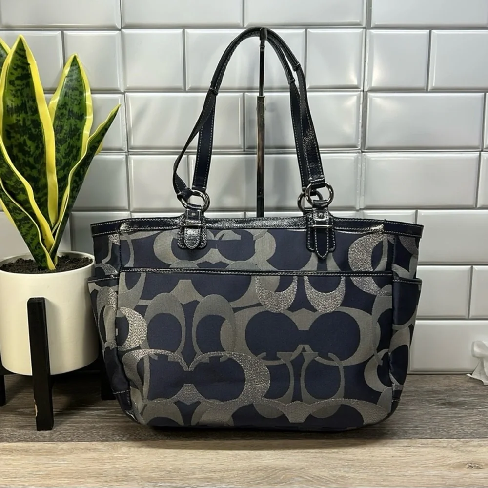 Coach Gallery Optic Navy Shoulder Bag in GUC! - Picture 2 of 9